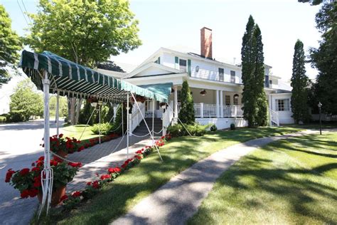 colonial inn harbor springs.
